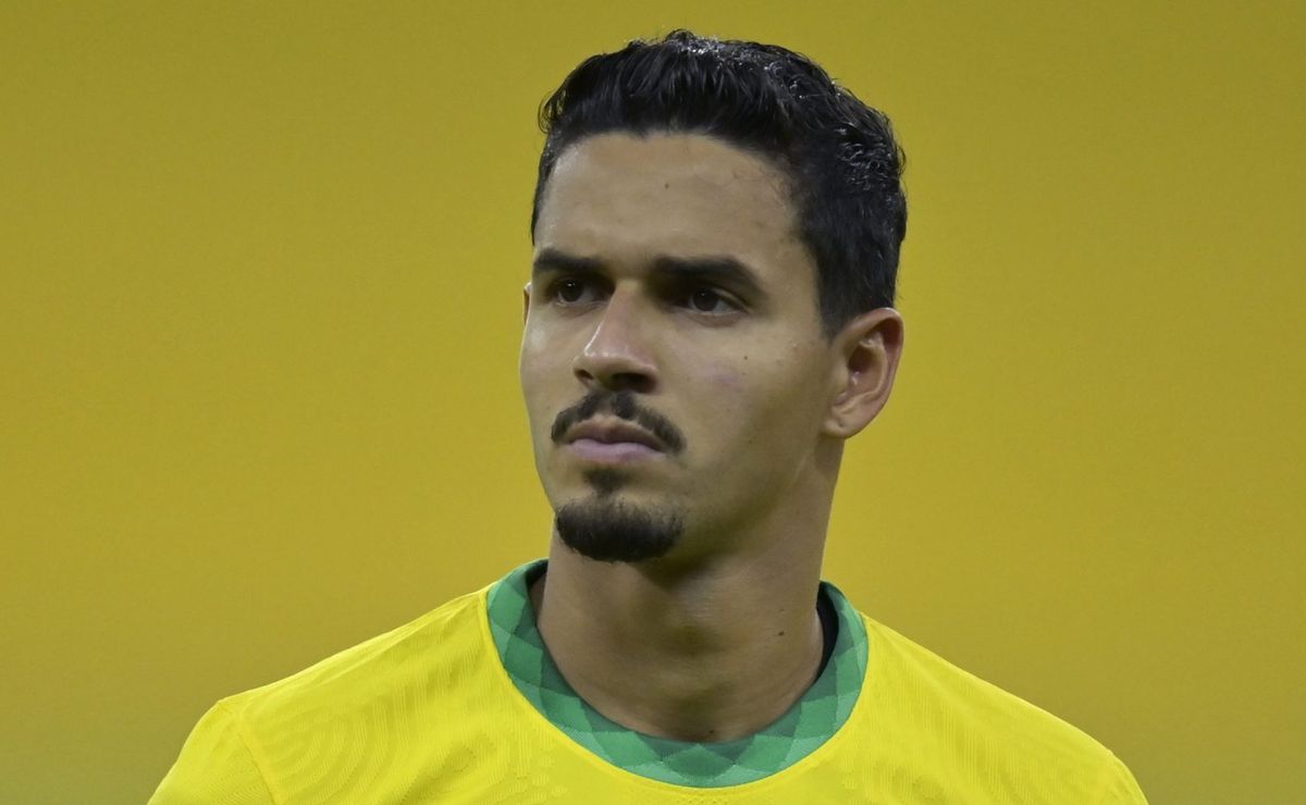 Cruzeiro desiste de Lucas Veríssimo após Al-Duhail não abrir mão de pedir R$ 40 milhões pelo zagueiro