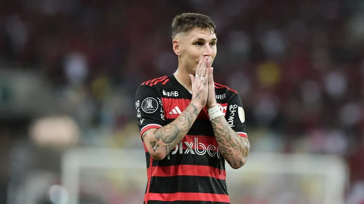 Varela está muito próximo de ter seu contrato renovado no Fla - Foto: Thiago Ribeiro/AGIF