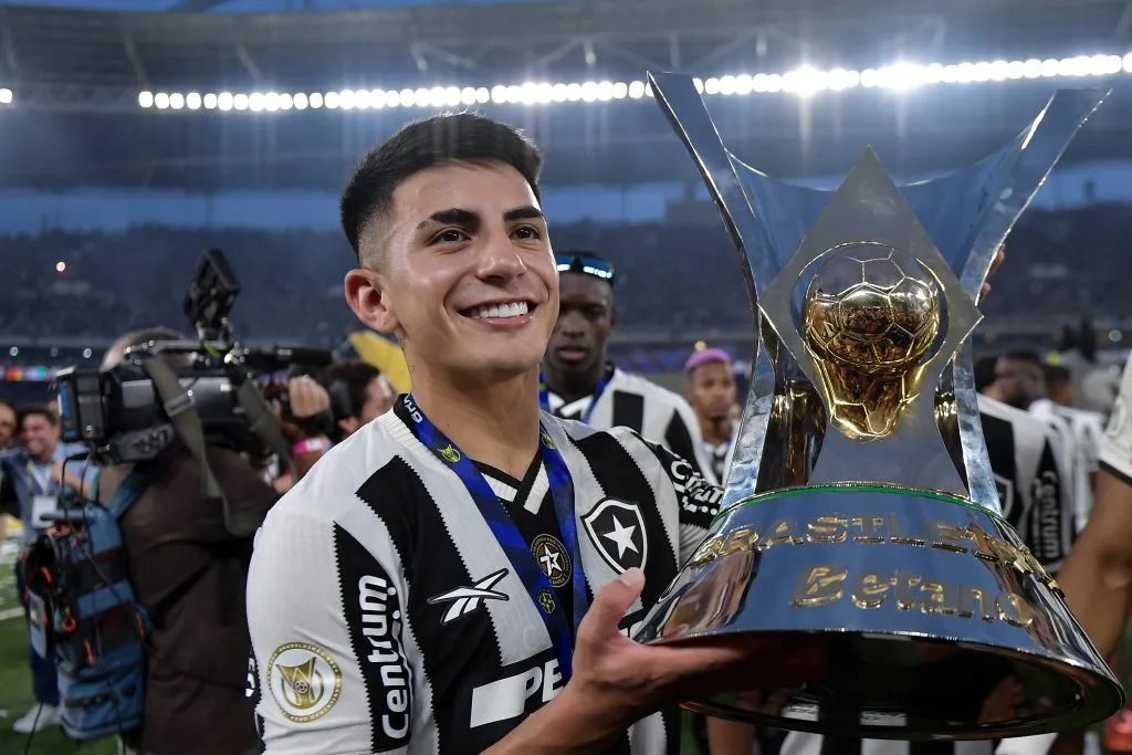Almada foi campeão brasileiro e da Libertadores com o Botafogo. Foto: Thiago Ribeiro/AGIF