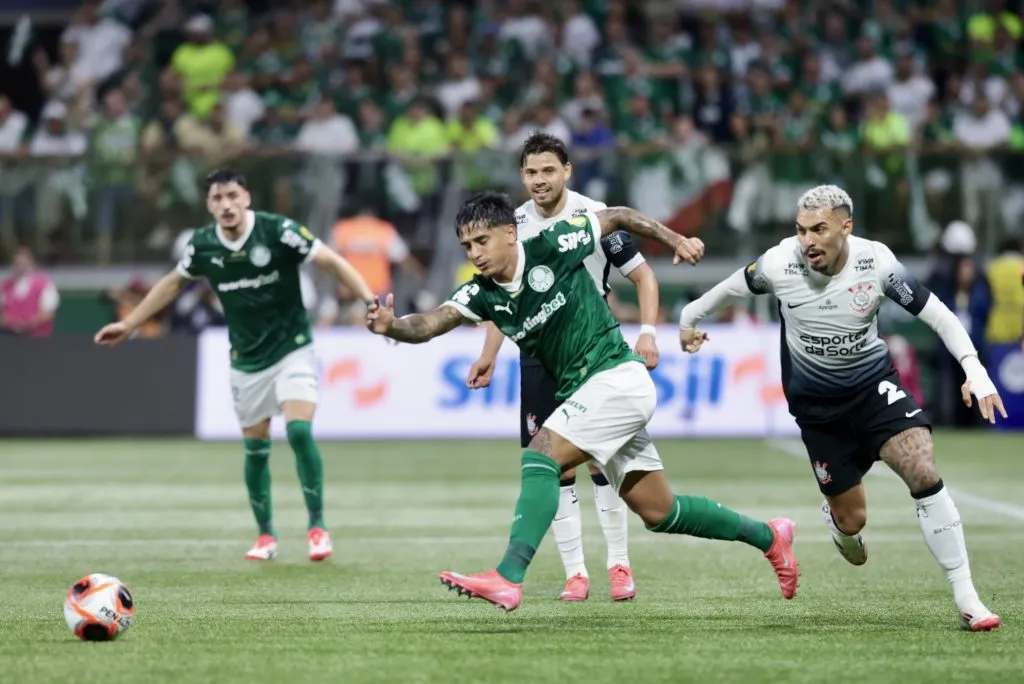 Facundo Torres jogador do Palmeiras durante partida contra o Corinthians – Foto: Marcello Zambrana/AGIF