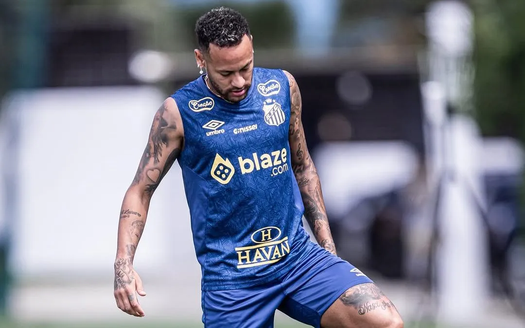 Neymar, o craque da Vila Belmiro retomou os treinos e foca na recuperação para entrar em campo o mais breve possível. Foto: Raul Barreta / Santos FC