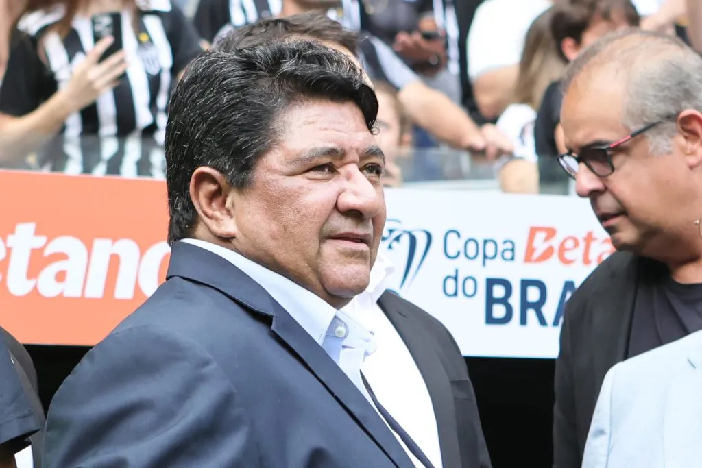 Ednaldo prepara o bote para tentar Filipe Luís na Seleção Brasileira. Foto: Gilson Lobo/AGIF