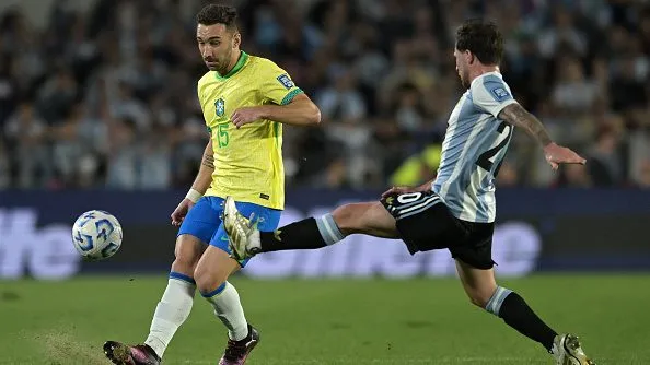Léo ortiz durante partida. Foto: Marcelo Endelli/Getty Images
