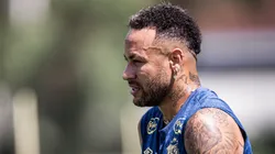 Neymar está fora da estreia do Santos no Brasileiro após voltar a sentir a coxa
