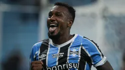 Edenilson, jogador do Grêmio, comemora seu gol durante partida contra o Caxias, pelo Campeonato Gaúcho. Foto: Maxi Franzoi/AGIF.