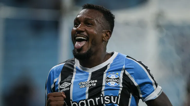 Edenilson, jogador do Grêmio, comemora seu gol durante partida contra o Caxias, pelo Campeonato Gaúcho. Foto: Maxi Franzoi/AGIF.