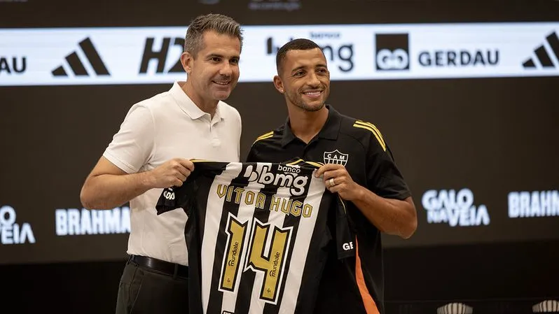 Victor Hugo é apresentado ao Atlético-MG. Foto: Pedro Souza / Atlético