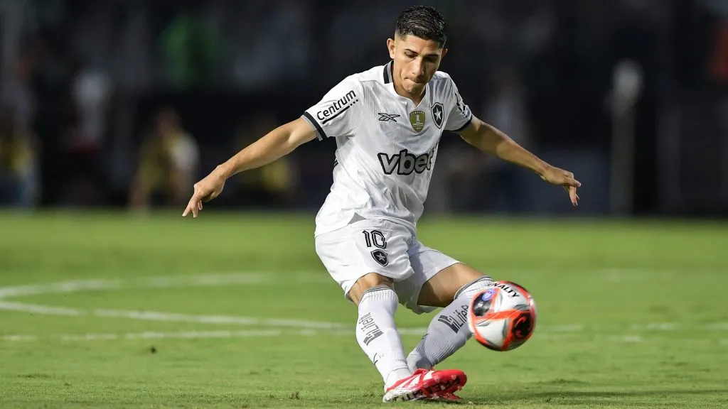 Savarino renova por mais três anos com Botafogo. Foto: Thiago Ribeiro/AGIF