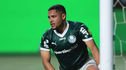 Vitor Roque em partida pelo Palmeiras. Foto: Ettore Chiereguini/AGIF