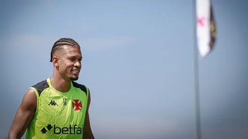 João Victor treina com o restante do elenco do Vasco. Foto: Matheus Lima/Vasco.