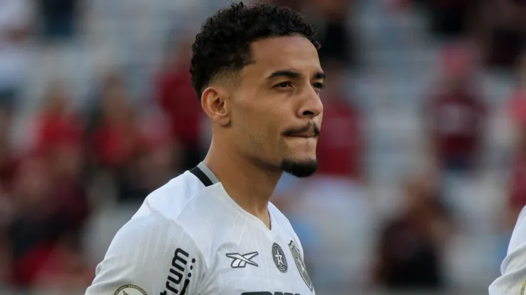 Gregore em partida pelo Botafogo. Foto: Robson Mafra/AGIF