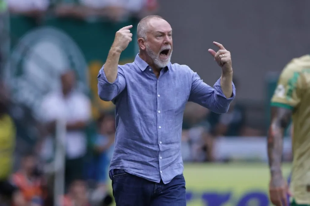 SP – SAO PAULO – 08/12/2024 – BRASILEIRO A 2024, PALMEIRAS X FLUMINENSE – Mano Menezes tecnico do Fluminense durante partida contra o Palmeiras no estadio Arena Allianz Parque pelo campeonato Brasileiro A 2024. Foto: Ettore Chiereguini/AGIF