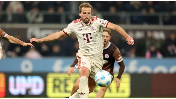 Harry Kane finaliza a gol em partida diante do St. Pauli. Foto: diebilderwelt / Alamy Stock Photo