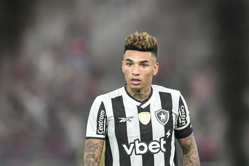 RJ – RIO DE JANEIRO – 12/02/2025 – CARIOCA 2025, FLAMENGO X BOTAFOGO – Igor Jesus jogador do Botafogo durante partida contra o Flamengo no estadio Maracana pelo campeonato Carioca 2025. Foto: Thiago Ribeiro/AGIF