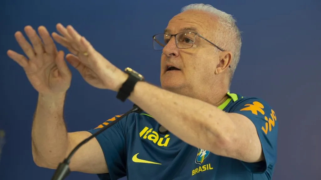 Dorival pode ser demitido na sexta-feira (28) - Foto: Anderson Romão/AGIF.