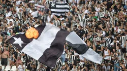 Torcida do Botafogo durante partida contra o São Paulo, pelo Campeonato Brasileiro de 2024. Foto: Thiago Ribeiro/AGIF.