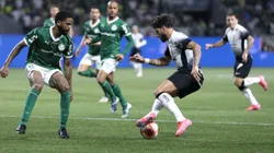 SP - SAO PAULO - 16/03/2025 - PAULISTA 2025, PALMEIRAS X CORINTHIANS - Micael jogador do Palmeiras disputa lance com yuri alberto jogador do Corinthians durante partida no estadio Arena Allianz Parque pelo campeonato Paulista 2025. Foto: Marcello Zambrana/AGIF
