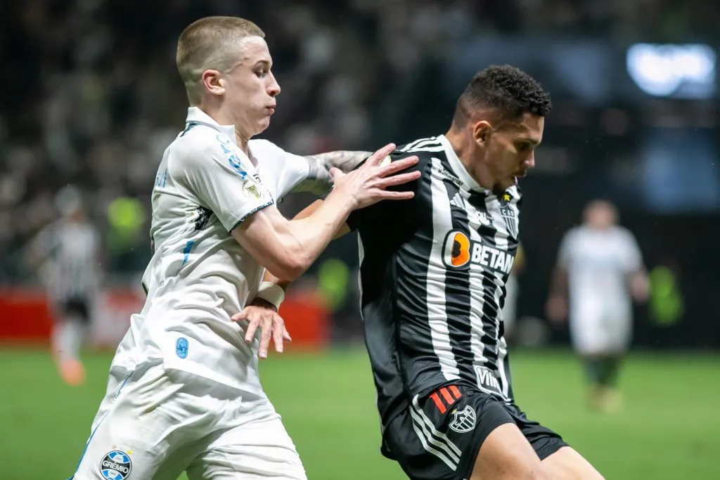 Jogador do Atlético-MG durante partida contra o Grêmio – Foto: Fernando Moreno/AGIF