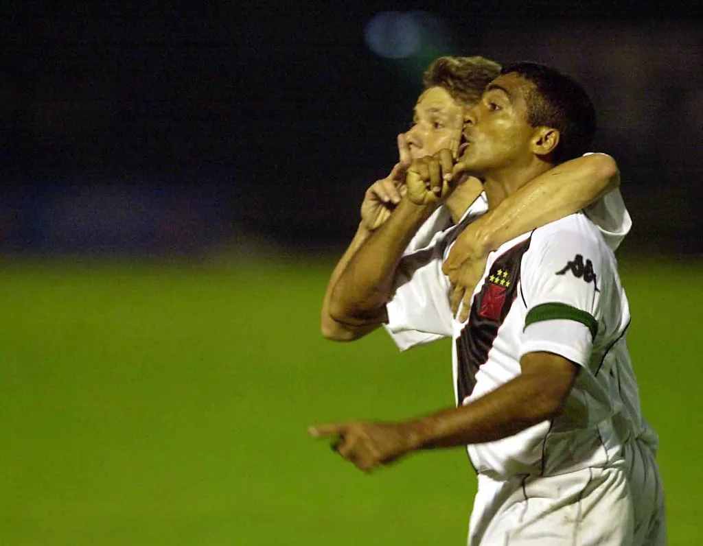 Romário comemora gol do título do Vasco na Copa Mercosul 2000 diante do Palmeiras – Foto: Allsport UK/ALLSPORT