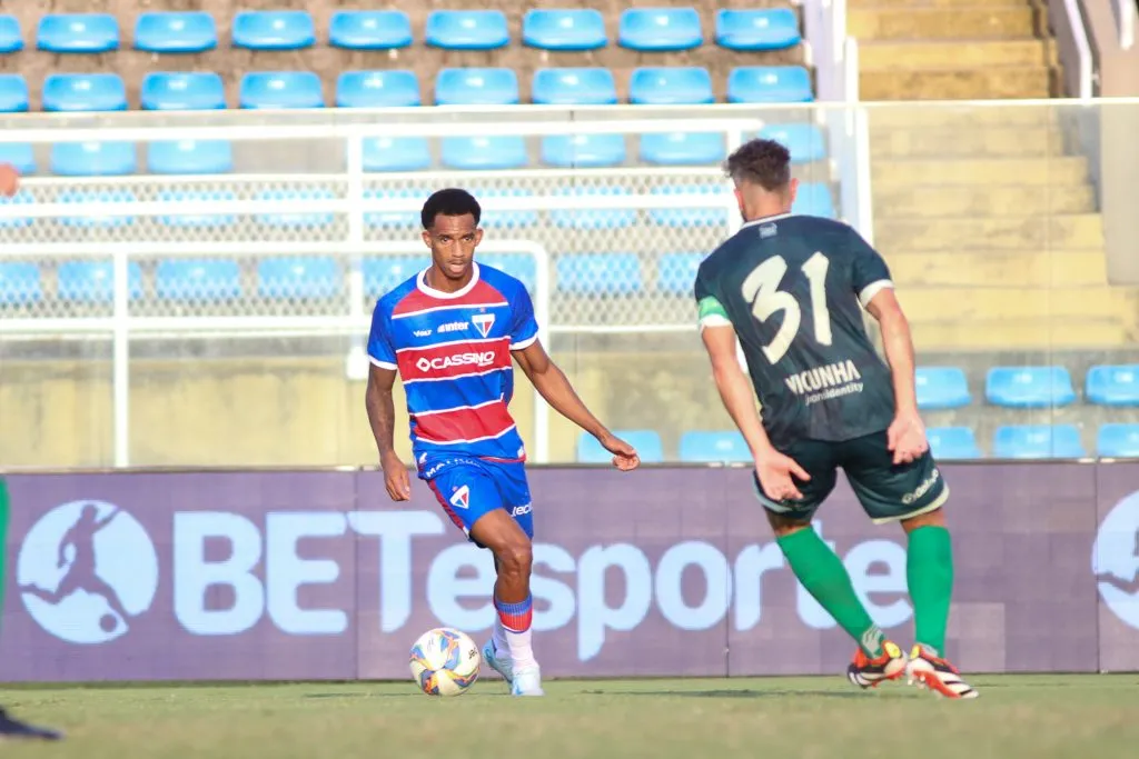 Dylan Borrero soma apenas seis jogos com a camisa do Fortaleza.  Foto: Lucas Emanuel/AGIF