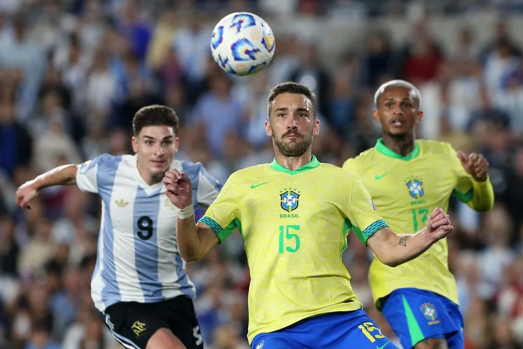 Léo Ortiz e Wesley atuaram em Argentina e Brasil. Foto: Daniel Jayo/Getty Images.