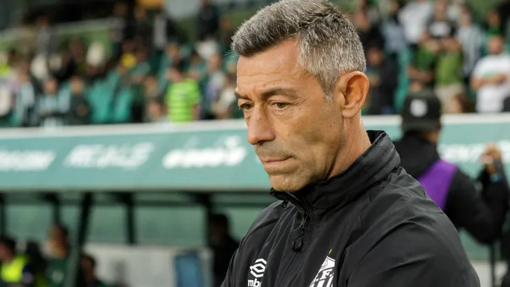 Pedro Caixinha é avisado nos bastidores sobre desejo de João Paulo deixar o Santos