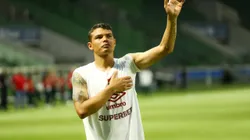 Thiago Silva jogador do Fluminense paga promessa após partida contra o Palmeiras no estádio Arena Allianz Parque pelo campeonato Brasileiro A 2024. Foto: Marco Miatelo/AGIF