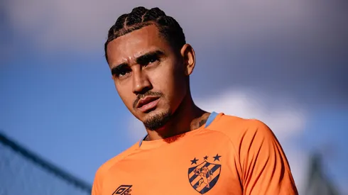 Du Queiroz durante treino do Leão da Ilha.