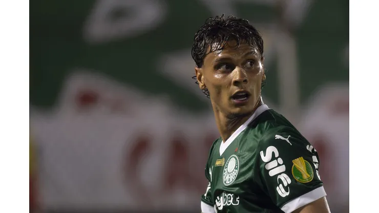SP - SAO BERNARDO DO CAMPO - 01/03/2025 - PAULISTA 2025, SAO BERNARDO X PALMEIRAS - Richard Rios jogador do Palmeiras durante partida contra o Sao Bernardo no estadio Primeiro de Maio pelo campeonato Paulista 2025.