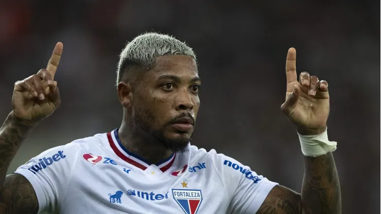 RJ - RIO DE JANEIRO - 22/11/2024 - BRASILEIRO A 2024, FLUMINENSE X FORTALEZA - Marinho jogador do Fortaleza comemora seu gol durante partida contra o Fluminense no estadio Maracana pelo campeonato Brasileiro A 2024.
