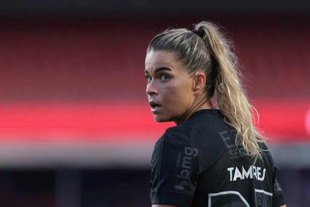 Tamires durante partida contra o Sao Paulo no Morumbis pela Supercopa 2025. Foto: Marcello Zambrana/AGIF