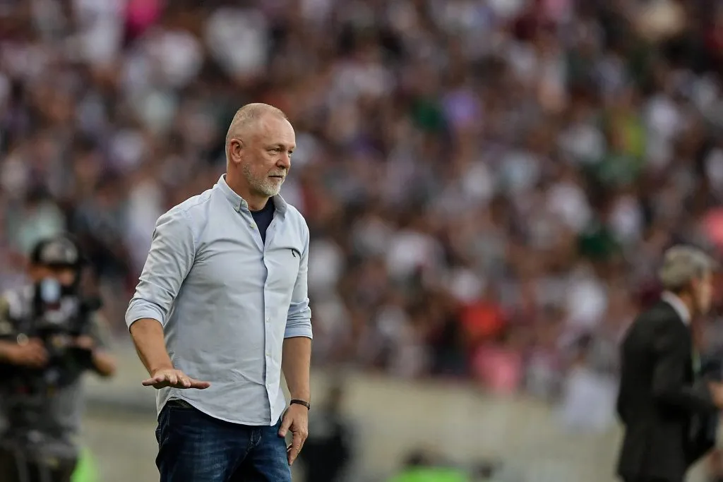 RJ – RIO DE JANEIRO – 04/08/2024 – BRASILEIRO A 2024, FLUMINENSE X BAHIA – Mano Menezes tecnico do Fluminense durante partida contra o Bahia no estadio Maracana pelo campeonato Brasileiro A 2024.  Foto: Thiago Ribeiro/AGIF