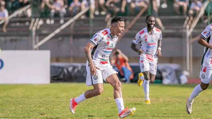 Operário-PR x Maringá pelo Campeonato Paranaense