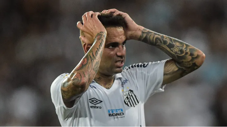 Luan também não se destacou no Santos.
