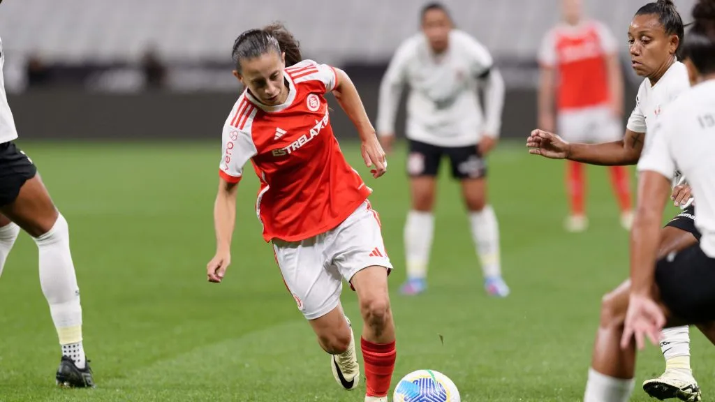 Letícia Monteiro, jogadora do Internacional, em partida contra o Corinthians