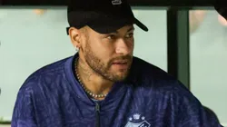 PR - CURITIBA - 16/03/2025 - AMISTOSO, CORITIBA X SANTOS - Neymar jogador do Santos durante entrada em campo partida amistosa contra o Coritiba no estadio Couto Pereira. Jogador nao foi relacionado para a partida, mas viajou com a delegacao para Curitiba. Foto: Robson Mafra/AGIF