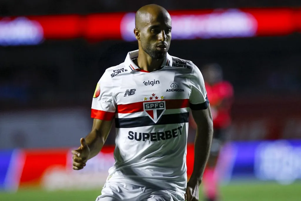 São Paulo é o único clube do Brasil com a New Balance na camisa. Grêmio pode se tornar o 2º – Foto: Marco Miatelo/AGIF