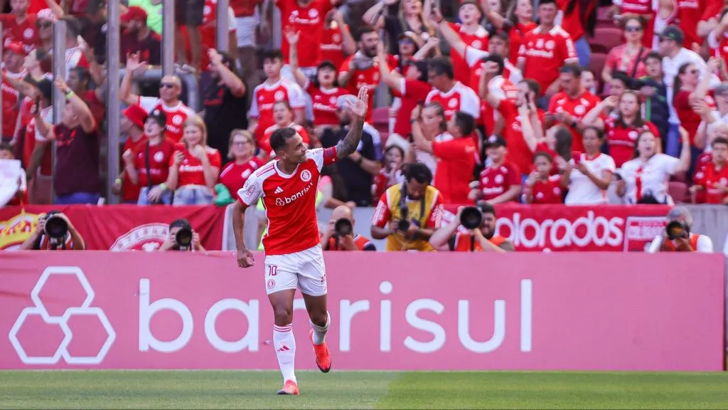 Alan Patrick jogador do Internacional comemora seu gol durante partida contra o Bragantino no estádio Beira-Rio pelo campeonato Brasileiro A 2024. Foto: Maxi Franzoi/AGIF