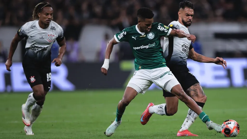 Corinthians vence Palmeiras e garante o título