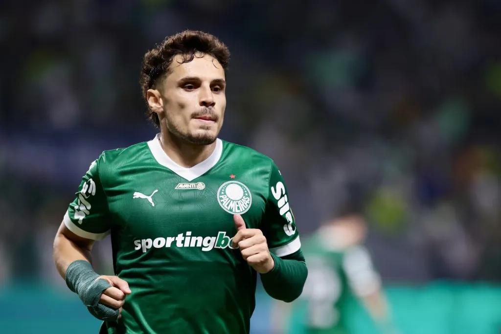 SP – SAO PAULO – 16/03/2025 – PAULISTA 2025, PALMEIRAS X CORINTHIANS – Raphael Veiga jogador do Palmeiras durante partida contra o Corinthians no estadio Arena Allianz Parque pelo campeonato Paulista 2025. Foto: Marcello Zambrana/AGIF