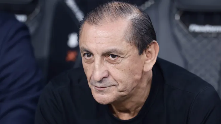 Ramón Díaz deixa futuro em aberto após título