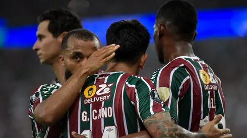 Germán Cano jogador do Fluminense comemora seu gol com jogadores do seu time durante partida contra o Colo-Colo no estádio Maracanã pelo campeonato Copa Libertadores 2024. Foto: Thiago Ribeiro/AGIF