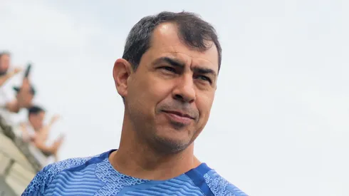 Carille durante partida ainda nos tempos de Santos