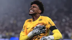 Hugo Souza jogador do Corinthians comemora durante partida contra o Palmeiras no estádio Arena Corinthians pelo campeonato Paulista 2025.