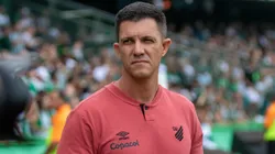 Lateral do Santos é aprovado por Maurício Barbieri.