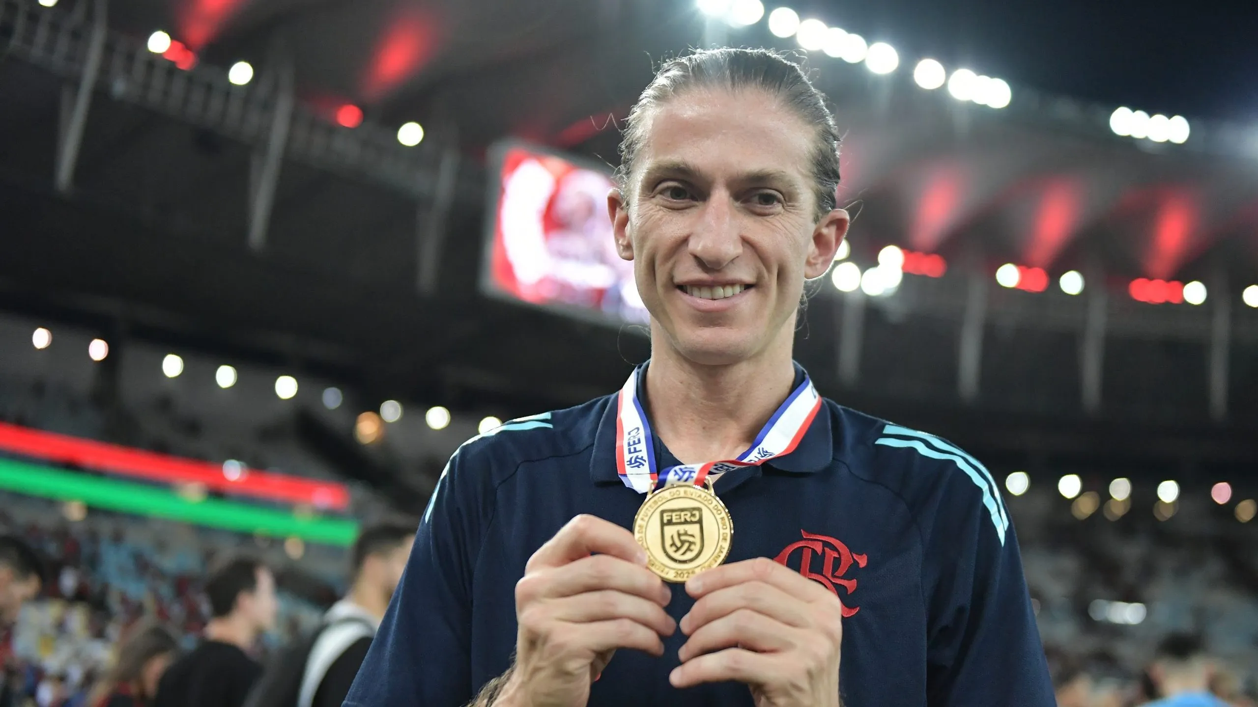 Filipe Luís após o título do Carioca