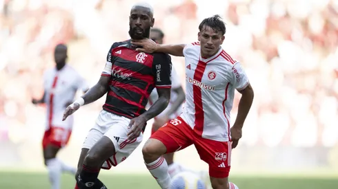 RJ - RIO DE JANEIRO - 01/12/2024 - BRASILEIRO A 2024, FLAMENGO X INTERNACIONAL - Gerson jogador do Flamengo durante partida contra o Internacional no estadio Maracana pelo campeonato Brasileiro A 2024. Foto: Jorge Rodrigues/AGIF