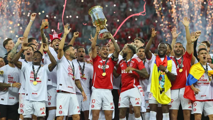 Internacional levantou a taça do Campeonato Gaúcho. Foto: Ricardo Duarte/Internacional.