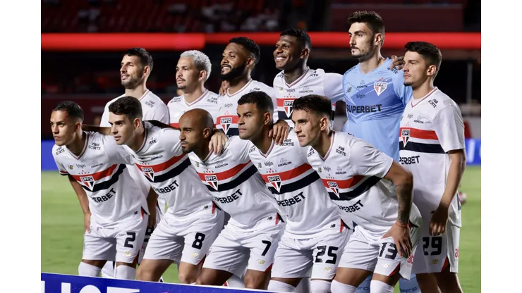 Jogadores do São Paulo posam para foto antes na partida contra Mirassol no estádio Morumbi pelo campeonato Paulista 2025. Foto: Marcello Zambrana/AGIF