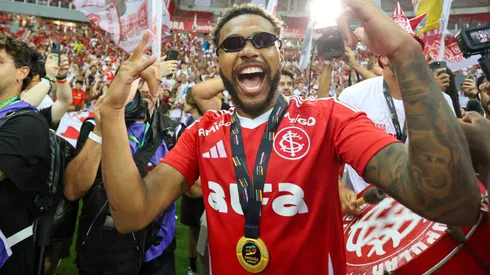Wesley comemorando o título do Campeonato Gaúcho, no Estádio Beira-Rio. Foto: Ricardo Duarte/SCI